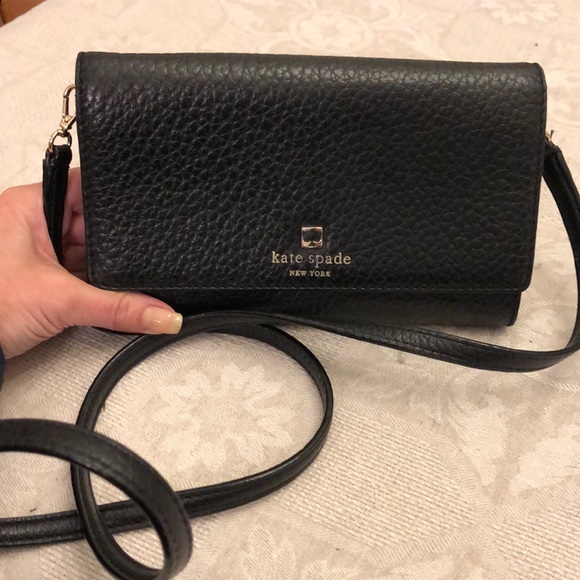 kate spade Handbags - Kate Spade Leather Crossbody Bag EUC